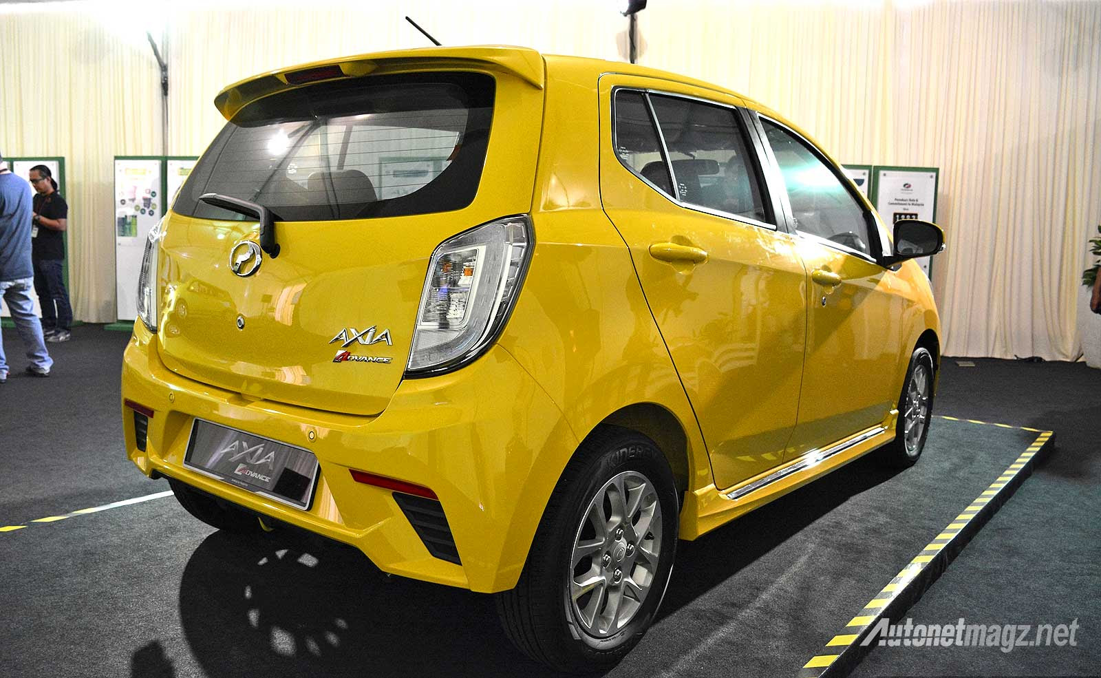 Gambar Modifikasi Stiker Mobil Warna Kuning Terlengkap Modifikasi