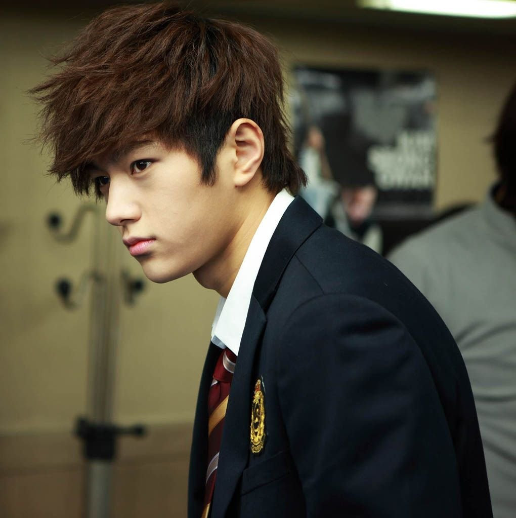 The messy medium hairstyle is the traditional japan/korean undergraduate look. Cool Korean Hairstyles For Men Korean Hair Trends For Men