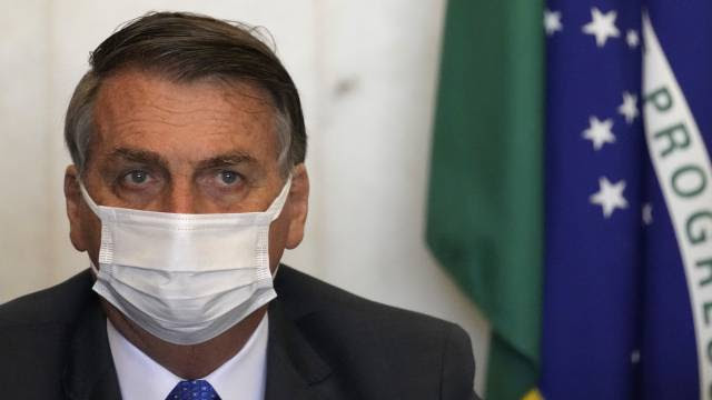 Bolsonaro atropela com tanques a derrubada do voto impresso na Câmara