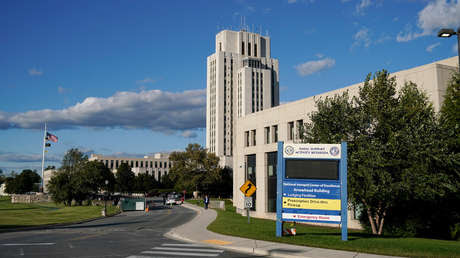 Hospitalizan a Trump en el Centro Médico Militar Walter Reed