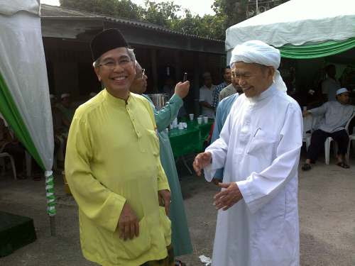 • isteri seorang datuk juga datin. Beza Politik Nabi Dan Nik Aziz Di Masjid Satu Penjelasan Oleh Prof Dato Dr Ismail Ibrahim Ustaz Moden S Weblog