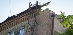 KYIV, UKRAINE - MAY 28: A view of damaged residential building aftermath of drone attack in Kyiv, Ukraine amid Russia-Ukraine war on May 28, 2023. Oleksii Chumachenko / Anadolu Agency (Photo by Oleksii Chumachenko / ANADOLU AGENCY / Anadolu Agency via AFP)