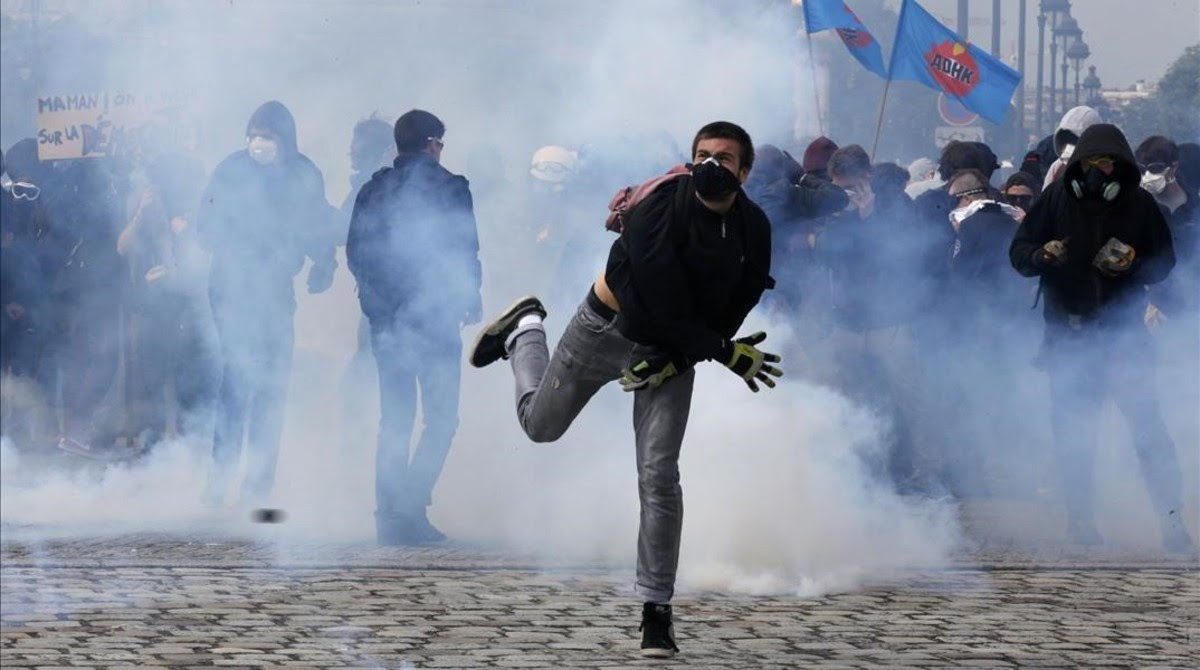 Masiva manifestación en París contra la reforma laboral de Hollande