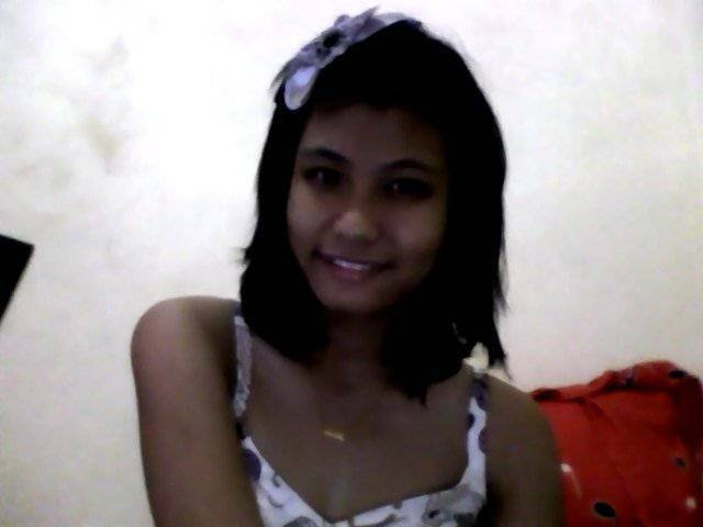 Galery Cewek Cewek ABG manis Narsis didepan laptop Galery Cewek Cewek ABG manis Narsis didepan laptop
