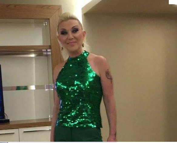 Geçirdiği mide küçültme ameliyatından sonra 70 kilo veren şarkıcı güllü, hayranlarının kendisine biraz kilo al, yüzün ortaya çıksın dediğini söyledi. Gullunun Yeni Hali