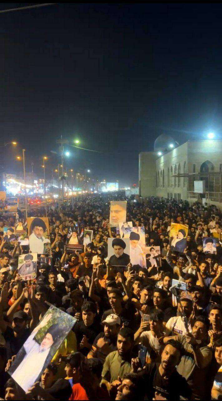 Photos.. Sadr's supporters gather in two areas of Baghdad