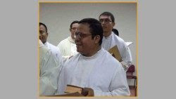 Padre Ricardo António Cortez, reitor de seminário em El Salvador