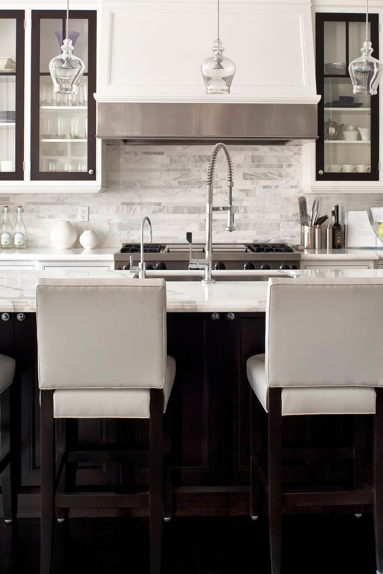 Finding the best informative suggestions in the web? 48 Backsplash Ideas For White Countertops And White Cabinets