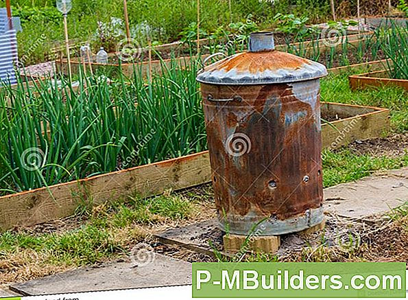 Incinérateur de jardin avec un couvercle grillagé pour éviter l'envol de braise les journées de vent. Comment Utiliser Un Incinerateur De Jardin Conseils Pour L Amelioration De La Maison Faites Vos Propres Mains 2021