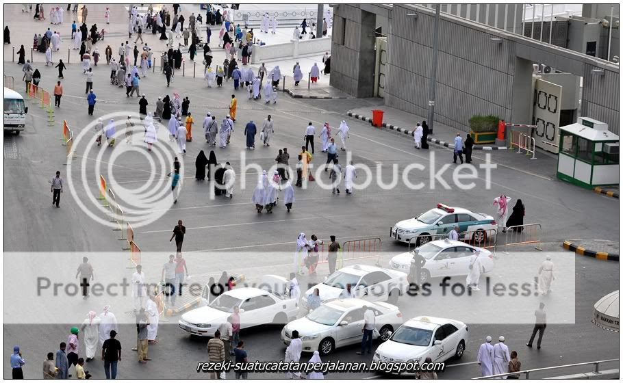 SUATU CATATAN PERJALANAN MAKKAH DARI JENDELA  KAMAR  AL 