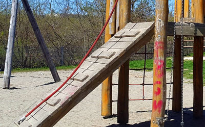 Bieten sie mit den geprüften kinderspielgeräten von der gartenhaus gmbh ihren kindern die möglichkeit sich mit spiel und spaß an der frischen luft auszutoben. Welches Holz Verwendet Man Fur Spielgerate Im Garten Garten Kids