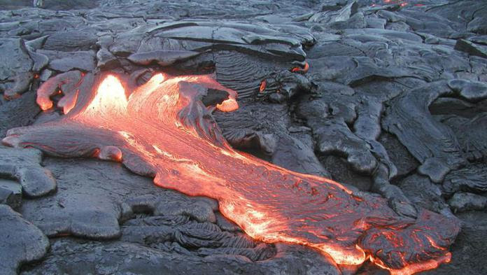 VIDEO. Hawaï : une impressionnante coulée de lave surgit du volcan Kilauea