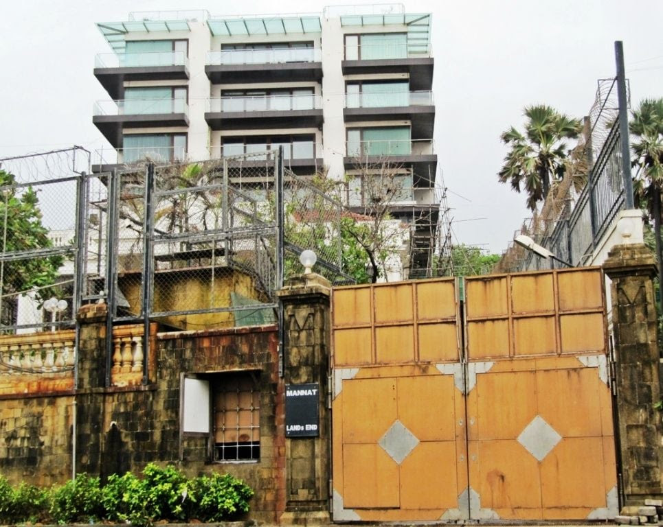 Salman khan house shahrukh khan house john abraham n rekha ji house i am so happy too see yehhh. Shah Rukh Khan S House Mannat Photos Price Interior More Starsunfolded