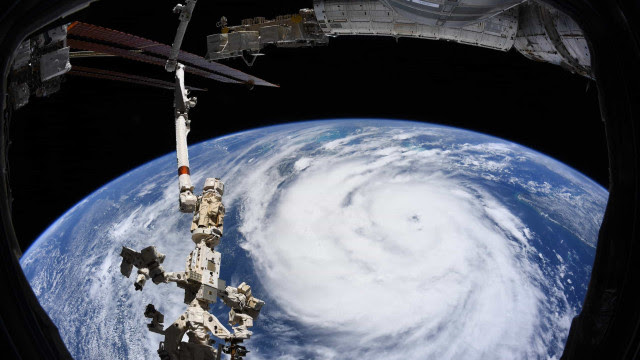 A violência do furacão Ida vista do Espaço