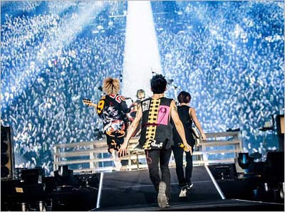 ライブ One Ok Rock かっこいい 画像 世界漫画の物語