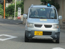 最も選択された 青い ランプ 車 ただとめ壁