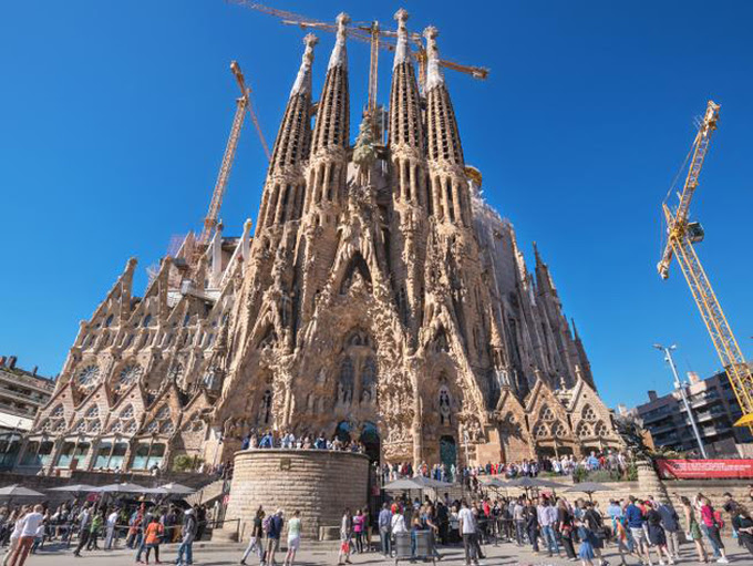 Nhà thờ Sagrada Familia - kiệt tác của kẻ điên hay thiên tài?