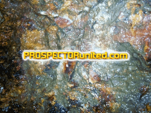 Tanahnya mengandung mineral sulfida, dan kita akan merasakan hawa belerang disekitar tempat tersebut. Prospectorunited Com