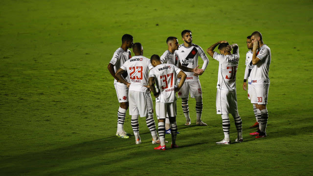 Vasco empata com 'ajuda' do goleiro do Londrina e luta pelo G4 segue aberta