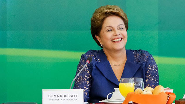 Dilma parabeniza avós através de rede social