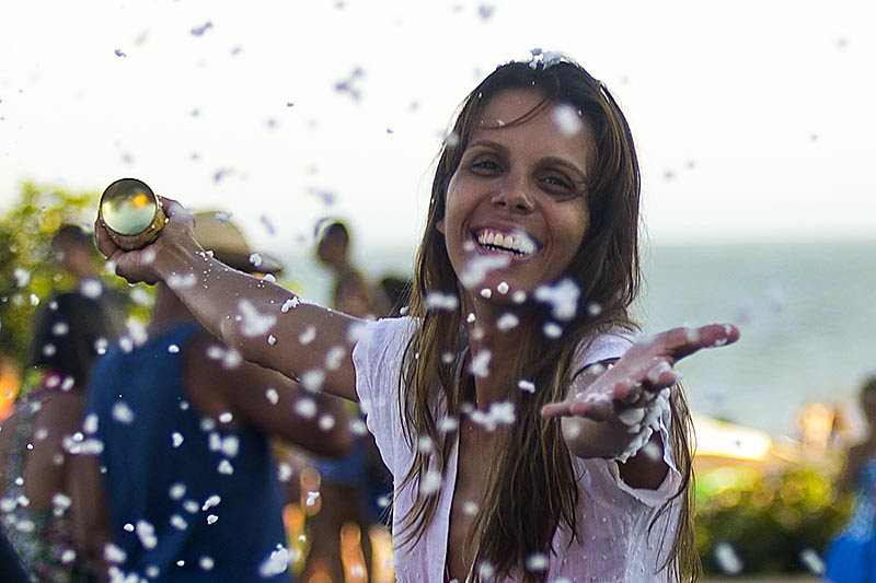 Foto de foliã pulando carnaval