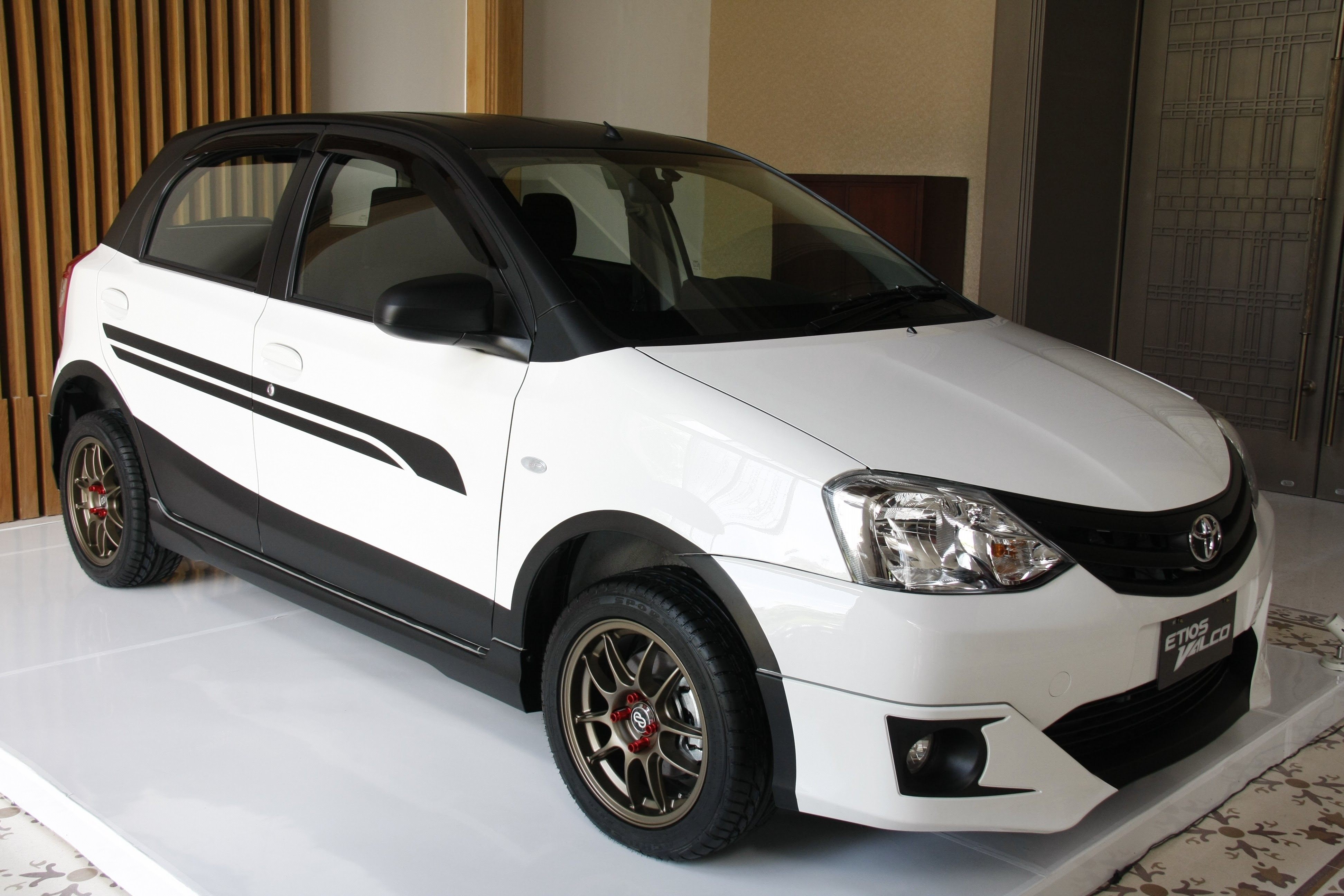 Gambar Toyota Etios Valco Toms Modifikasi Mobil