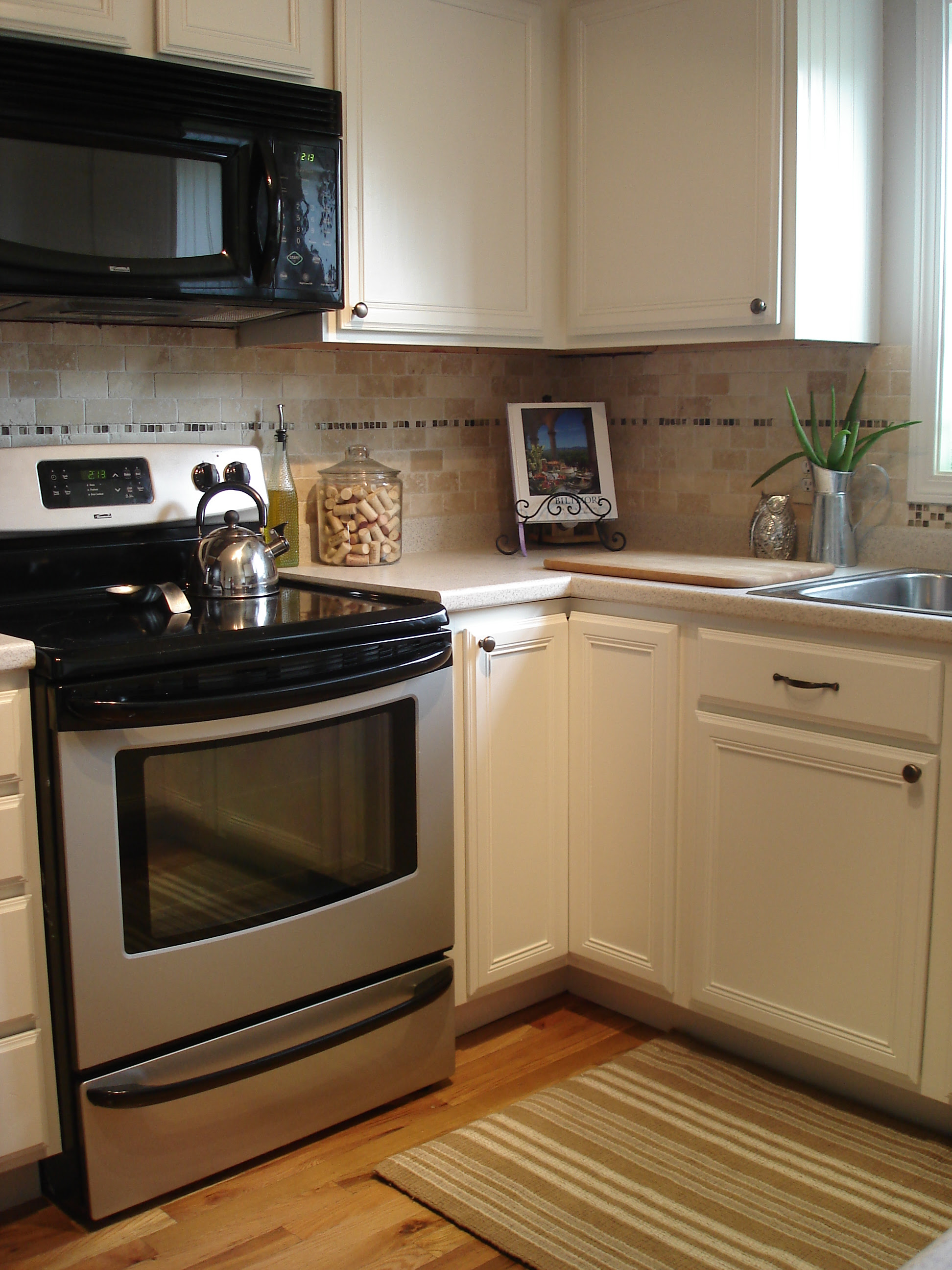 Replacing an entire set of kitchen cabinets is an expensive undertaking, especially when cabinets in this room are numerous. Tutorial Painting Fake Wood Kitchen Cabinets