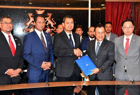 Maybe you would like to learn more about one of these? Dr Sahruddin Mula Tugas Secara Rasmi Sebagai Mb Johor Astro Awani