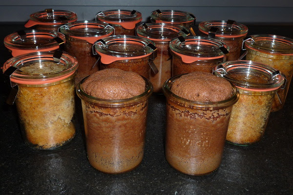 Nicht nur marmelade lässt sich in gläsern einkochen und lange zeit aufbewahren. Kuchen Im Glas Die Backschwestern