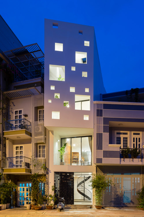 Nhà ống hẹp Sài Gòn có ánh sáng lan tỏa mọi ngóc ngách