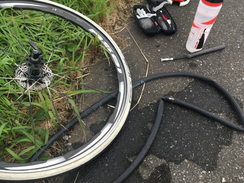 自転車 の タイヤ が パンク する 夢