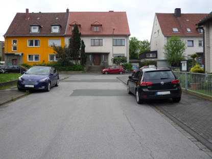 Weniger als 8 m vor einer kreuzung/einmündung geparkt, obwohl rechts neben der fahrbahn ein radweg angelegt war. Vorfahrtsregeln An Kreuzungen Und Einmundungen Kreuzung Oder Einmundung Mit Vorfahrt Von Rechts Wenn Keine Vorfahrtsregelnde Verkehrszeichen Aufgestellt Sind Gilt Die Grundregel Rechts Vor Links An Solchen Kreuzungen Oder Einmundungen