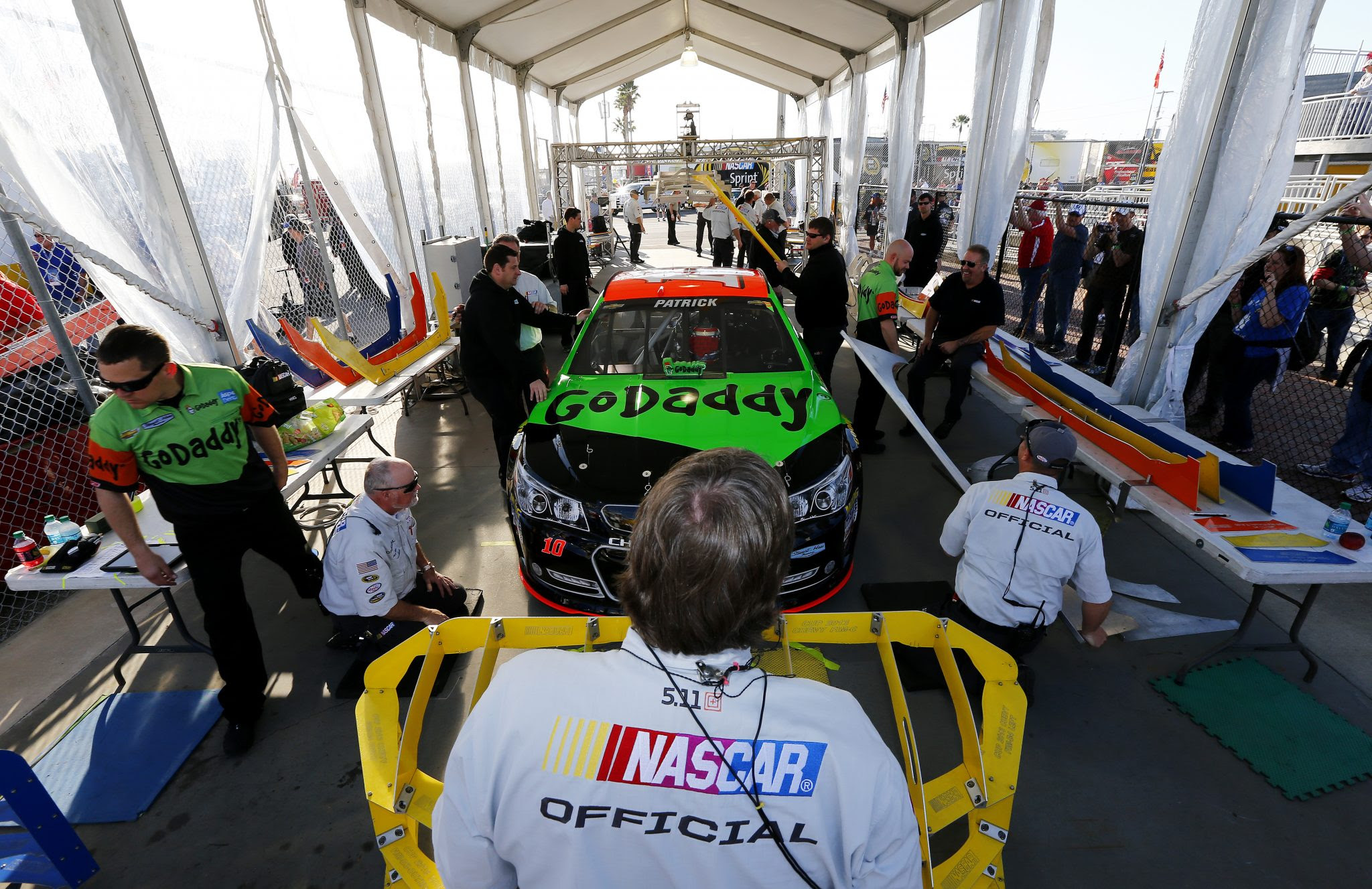 The man who elected to withdraw dodge from nascar is now ready to return to american stock car auto racing. April 22 Today In Jayski S Nascar History Page 12 Of 24 Jayski S Nascar Silly Season Site
