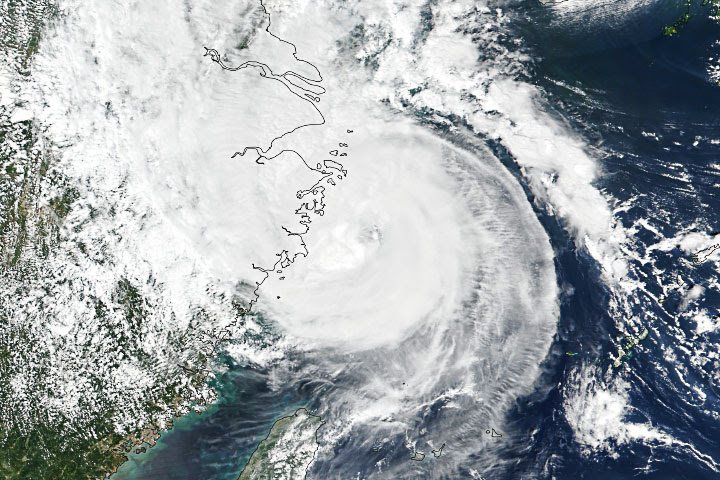 Typhoon Muifa Lands Near Shanghai