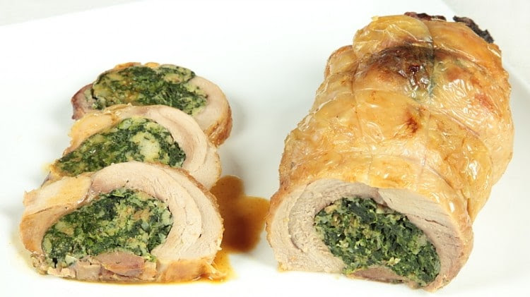 Il rotolo di tacchino arrosto è un gustosissimo secondo piatto di carne che appartiene alla tradizione culinaria italiana. Coscia Di Tacchino Agli Spinaci Cookaround