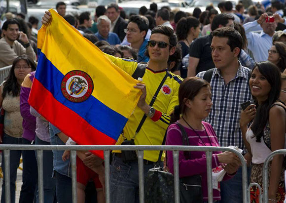 Miles de seguidores del Nobel colombiano hacen filas para ingresar al Palacio de Bellas Artes para despedirlo. Foto: Alfredo Estrella (AFP)