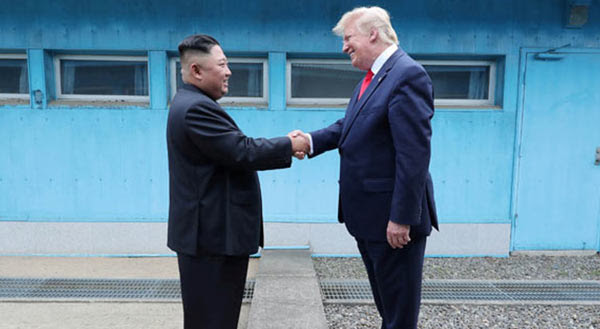 EUA e Coreia do Norte. Kim insiste no convite a Trump