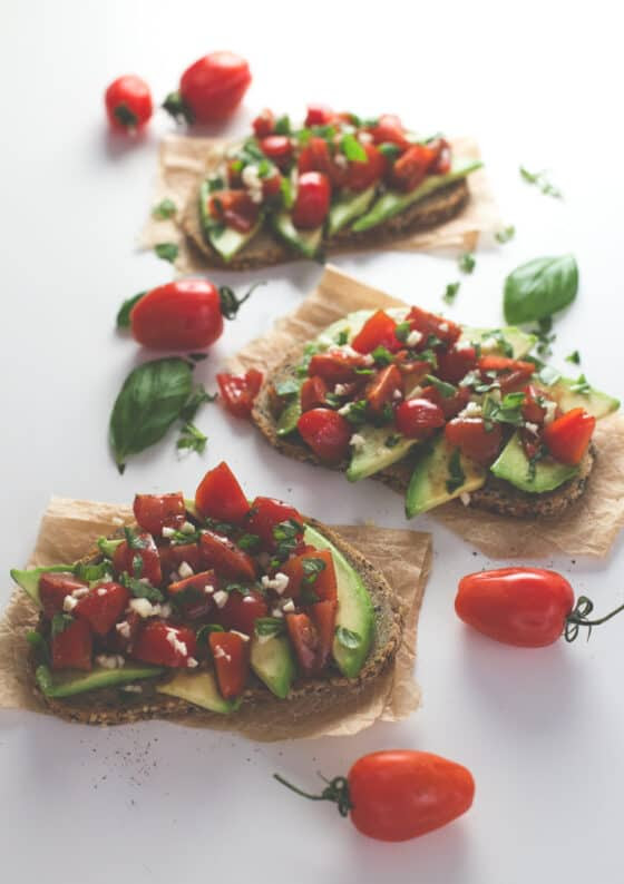 Tostadas de tomate y aguacate 