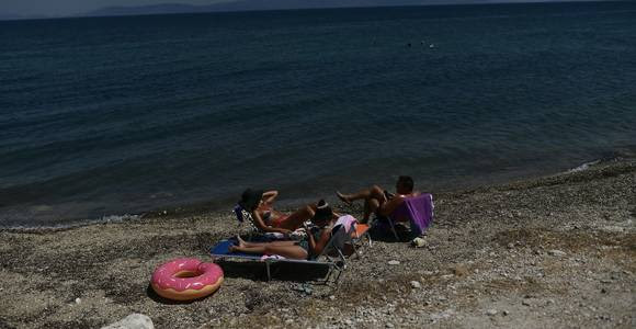 Lesbos blijft ontredderd achter