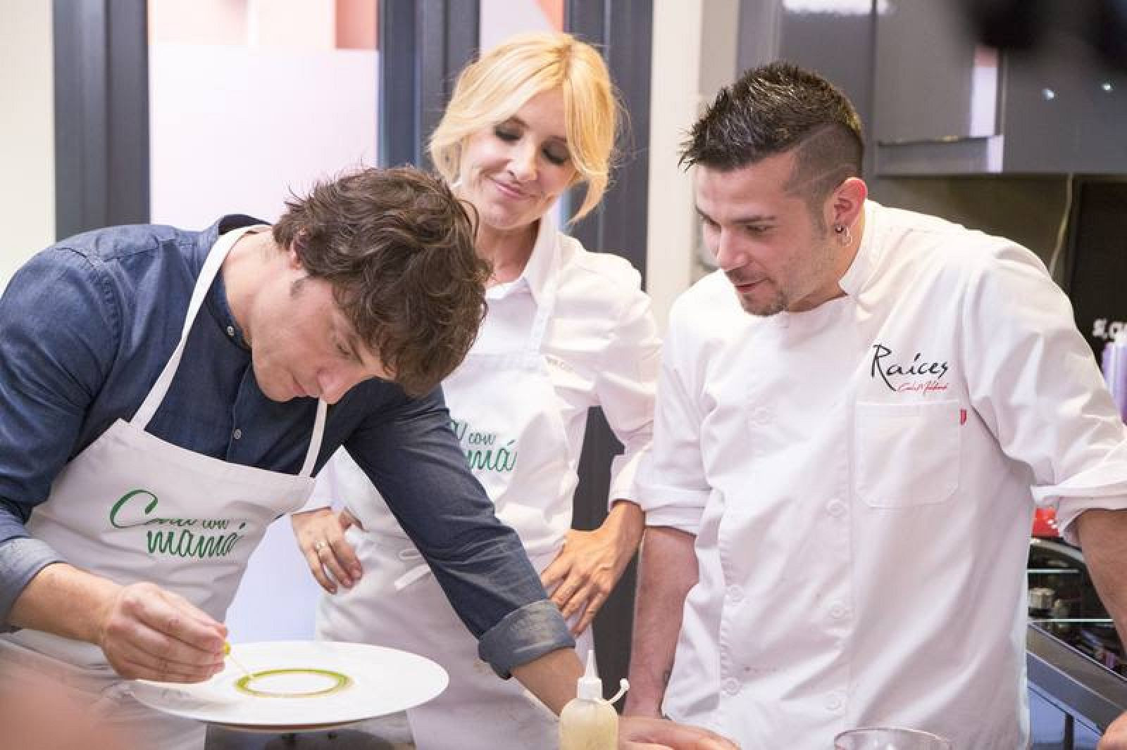 Jordi Cruz preparando la cena para su madre 