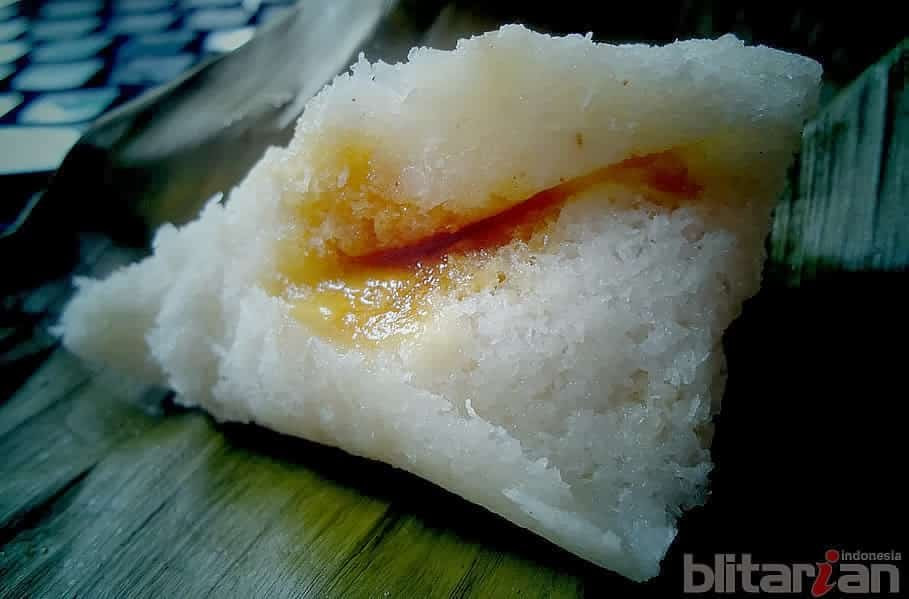 Resep kue klepon tepung ketan isi gula merah mudah praktis dan ekonomis. Wisata Kuliner Bali Dengan 7 Makanan Yang Paling Populer Wisatago The Solution In Your Traveling