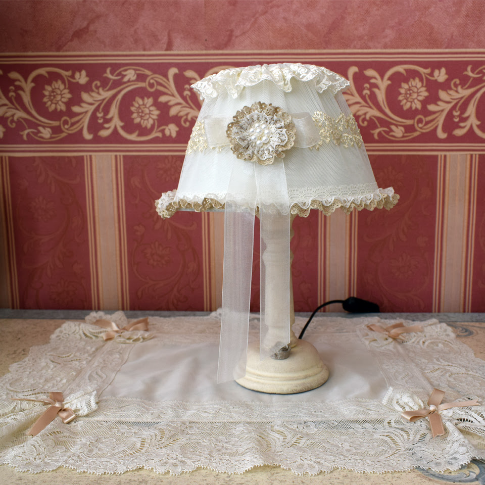 Centrini x camera da letto : Lume E Centrino Con Pizzo E Merletti Tende E Tendaggi A Carovigno