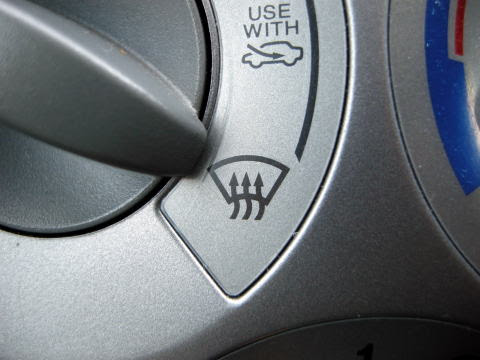 車 後ろのガラス 曇り ボタン Kuruma