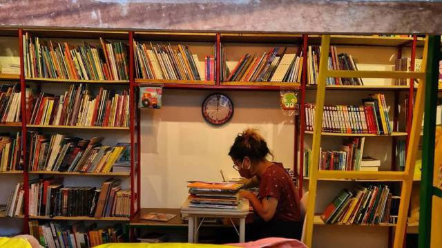 Entre a Amazon e a pressão por mais tributo, a difícil vida das livrarias de rua