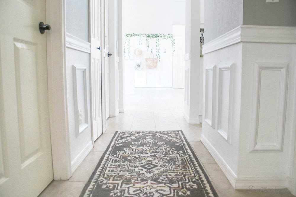 The living room is another great space to install a chair rial molding as these 10 chair rail ideas make clear.more inspiration from. Diy The Easiest Wainscoting House Mix