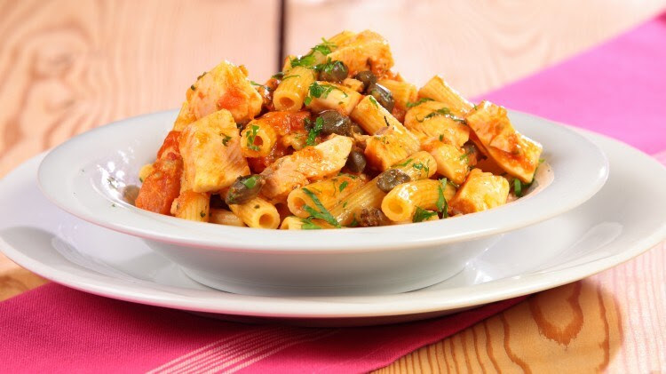 La genuinità dei prodotti è garantita da un regime produttivo di. Sedani Con Sugo Di Trota Salmonata Cookaround