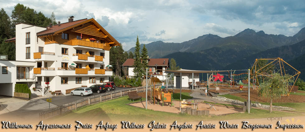 Wohnraum mit küche und essecke. Appartements Ferienwohnungen Und Zimmer Im Haus Pedross In Serfaus Am Sonnenplateau In Tirol