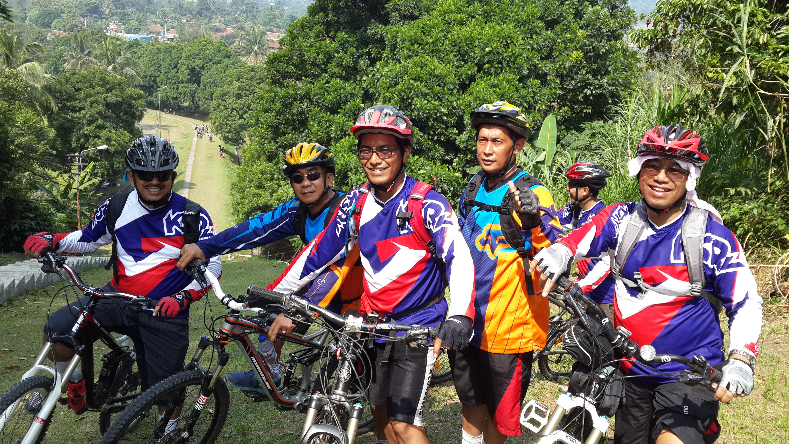  Komunitas Sepeda  Gunung Depok SEPEDAMUR