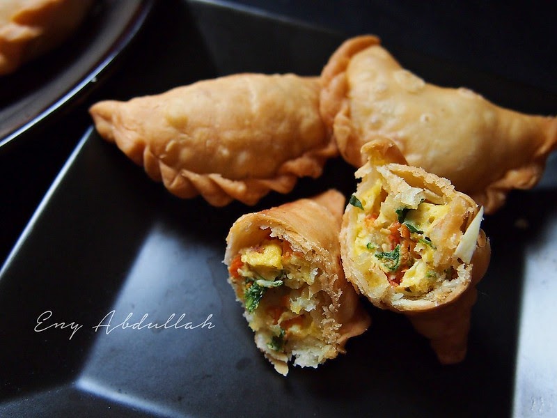 Karipap Inti Telur Hancur  EnyAbdullah.Com