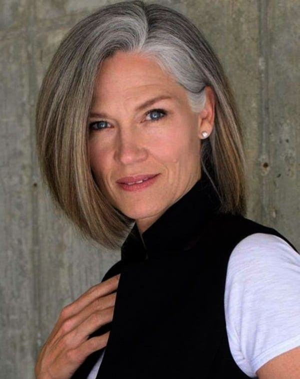 30 Best Short Hairstyles For Women Over 50 Feminatalk
